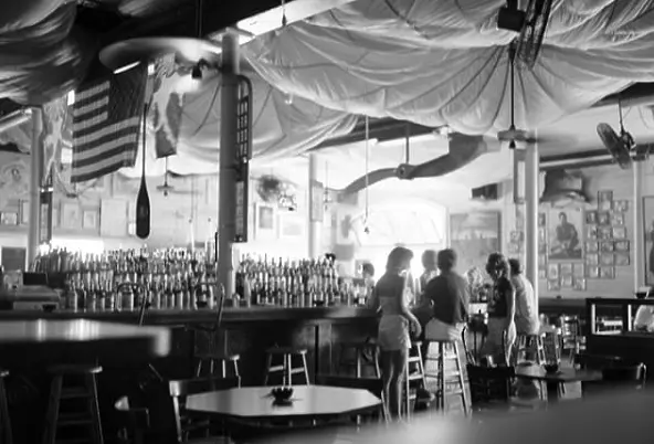Любимият бар на Ърнест Хемингуей отново отвори врати