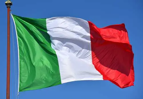Италианците решават дали да имат по-малко депутати