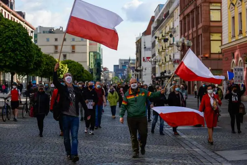 Полша отваря полева болница на националния стадион във Варшава 