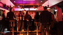 Нидерландия затваря барове и ресторанти заради коронавируса