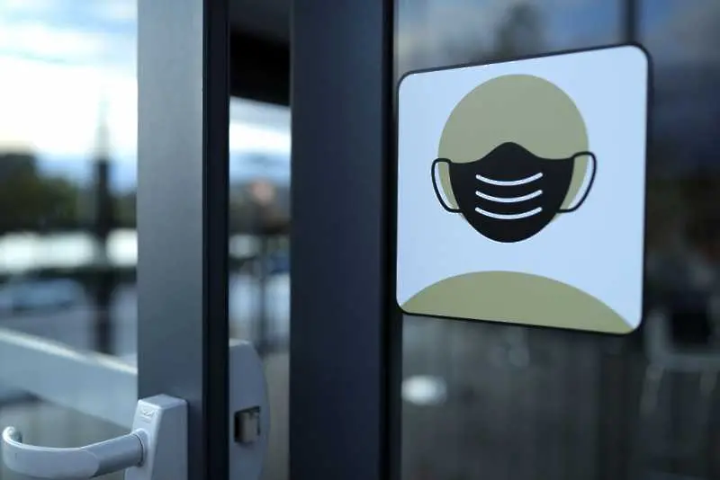 Швейцария въвежда задължително носене на маски на закрити обществени места