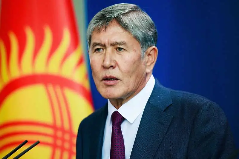 След тежки сблъсъци протестиращи в Киргизстан освободиха от ареста бившия президент