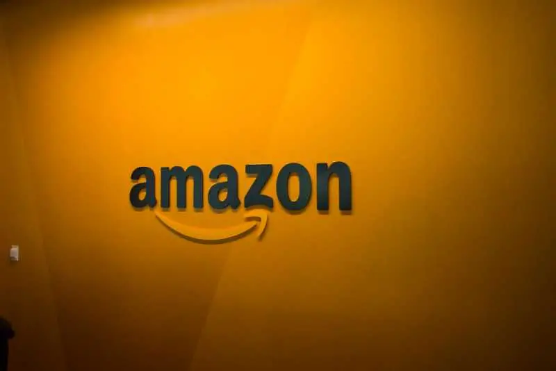 Amazon иска коледното пазаруване да започне през октомври 