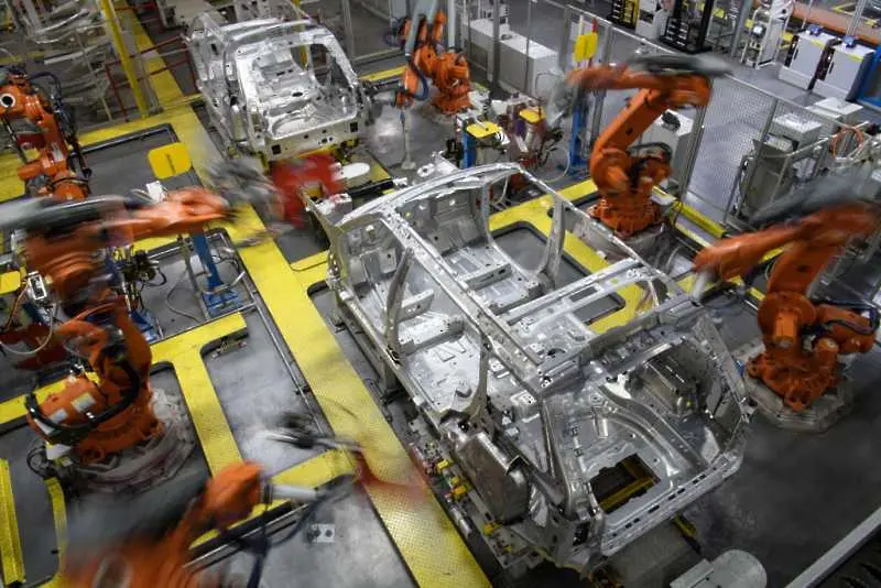 Автоматизацията ще създаде повече работни места, отколкото ще унищожи, смятат от Световния икономически форум