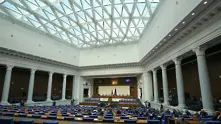 Спор за носенето на маски в парламента. Двама депутати са с COVID-19
