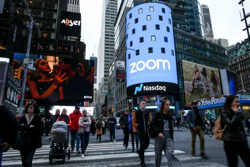 Акциите на Zoom се сринаха с 13% въпреки рекордните приходи
