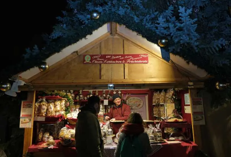 Коледните базари в София - без открити сцени и консумация на място