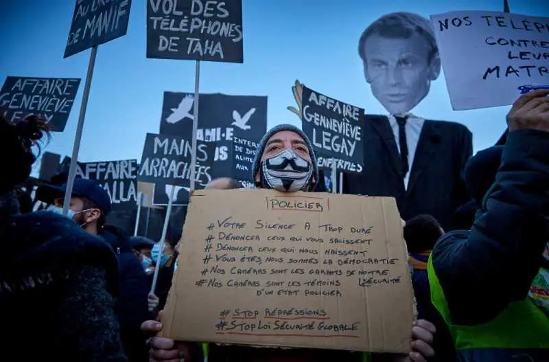 Френското правителство ще пренапише Закона за сигурността след масови протести 