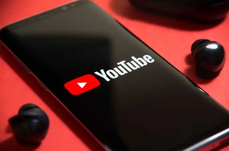 YouTube ще показва повече реклами, но няма да дава пари на влогърите