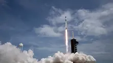 SpaceX изстреля успешно товарния си кораб Дракон
