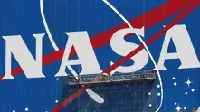 НАСА плаща един долар на компания да събере проби от Луната