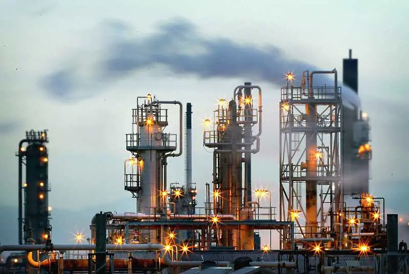 11 рафинерии в богатите страни затварят заради ниските цени на петрола