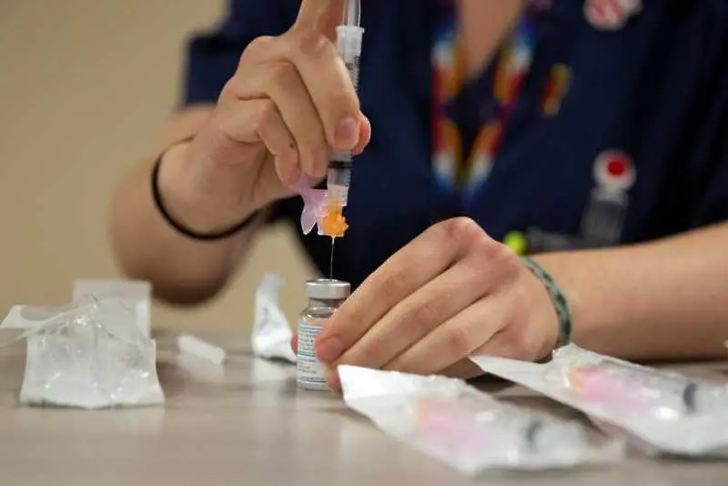 Плащат по 10 лева на лекарите за поставена доза от covid-ваксината