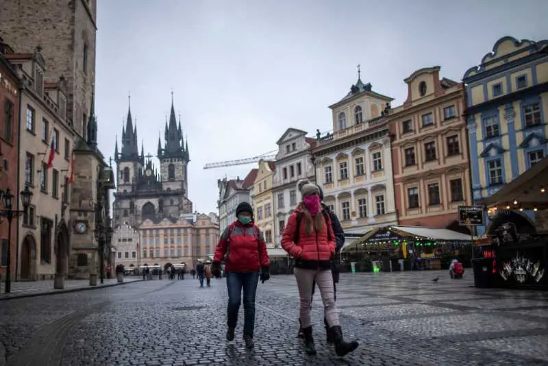 Удължават карантинните мерки в Чехия