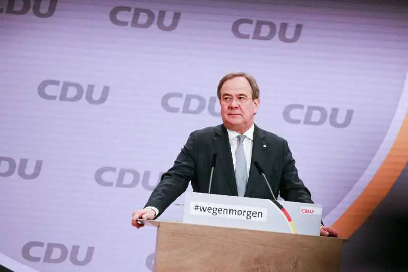 Партията на Меркел има нов лидер, но битката за канцлерския пост не е решена