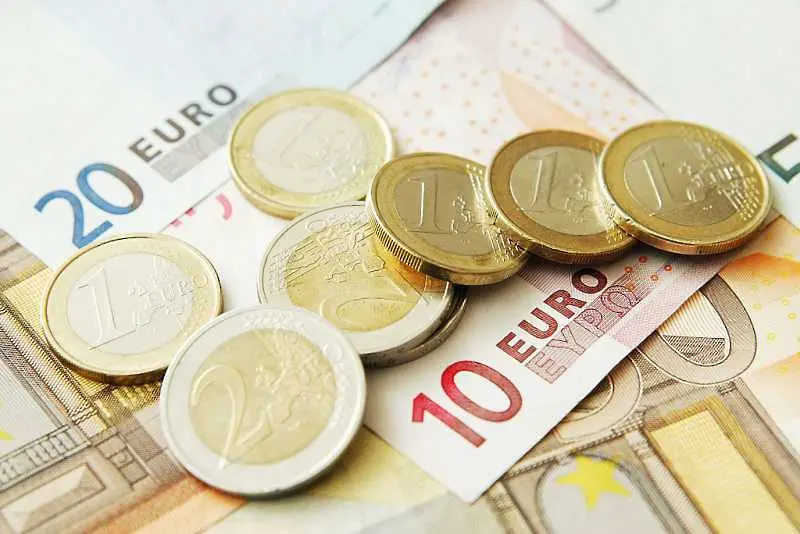 Еврото остана под прага от 1,22 долара