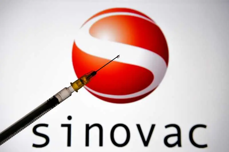 Китайската ваксина Sinovac ефикасна на 50% 