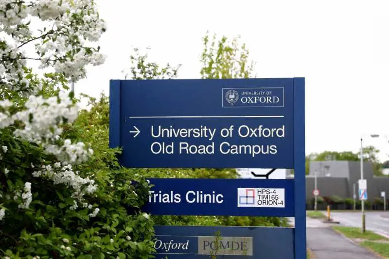 Оксфордският университет ще създава ваксини срещу различните щамове на COVID-19