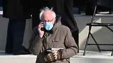 Бърни Сандърс е събрал за благотворителност 1,8 милиона долара с прочутата си снимка с ръкавиците
