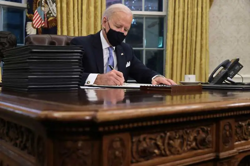  Байдън подписа 17 указа след стъпването си в длъжност, отменяйки политики на Тръмп