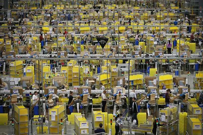 Работници на Amazon гласуват за първия профсъюз в компанията 
