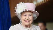 Елизабет II посреща световни лидери в Бъкингамския дворец