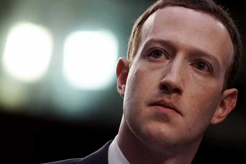 Facebook ограничава присъединяването към политически и граждански групи