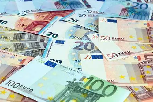 Половин милион фалшиви евробанкноти са засечени през 2020 г.