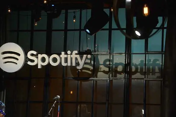 Spotify отваря платформата си за платени подкасти