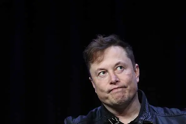 Инвеститор в Tesla съди Мъск за постове в Twitter