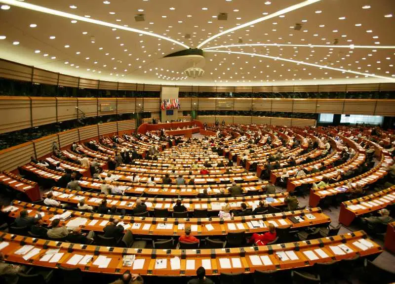 Брюксел ваксинира евродепутатите от 22 март