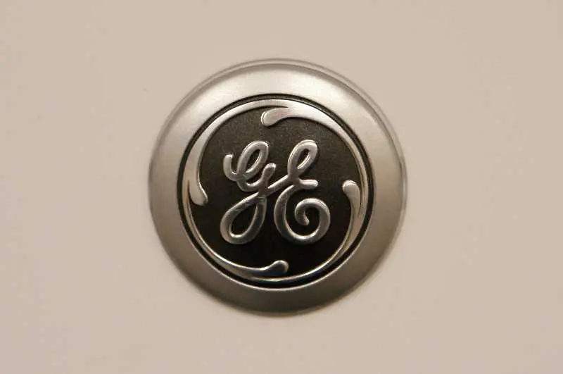 General Electric на път да финализира продажбата на бизнеса си за наем на самолети