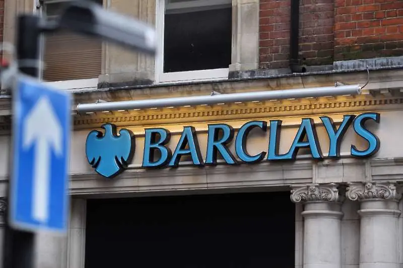 Екоактивисти атакуваха с чукове централата на Barclays в Лондон 