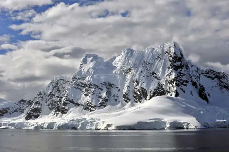 Непредвидено се удължава престоят на българските изследователи в Антарктида