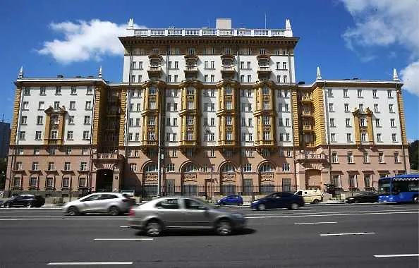 Американското посолство в Москва спря работа