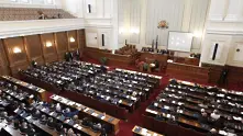 В спор за правата за гласуване парламентът одобри изцяло машинен вот