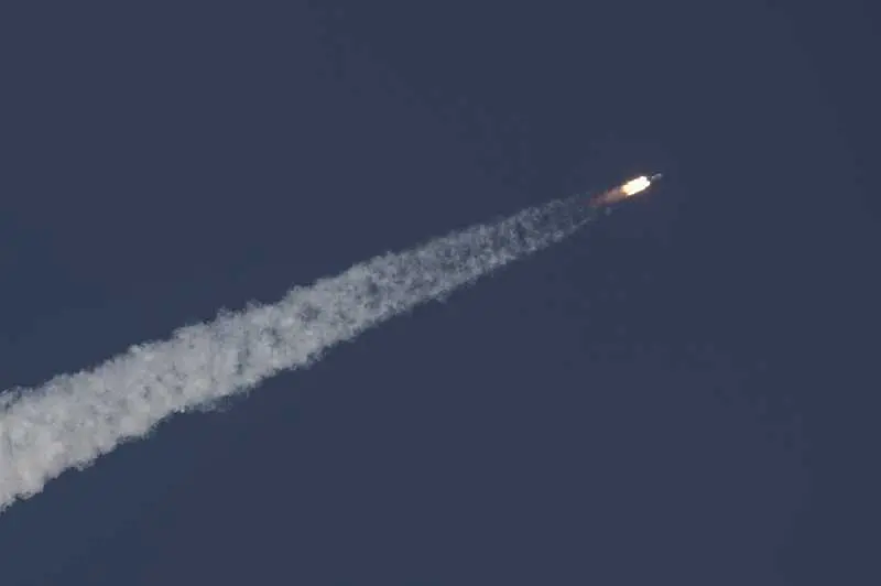 Отломките от китайската ракета “Чанчжън” изгоряха в небето над Малдивите
