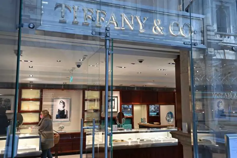 Tiffany & Co представя първия си годежен пръстен за мъже