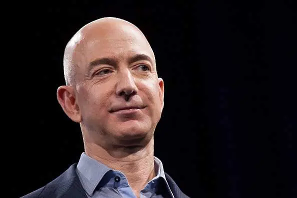 Безос продаде акции на Amazon за 2 млрд. долара