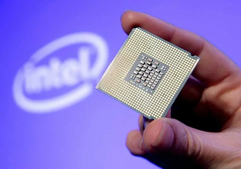 Шефът на Intel с лоша прогноза за недостига на чипове