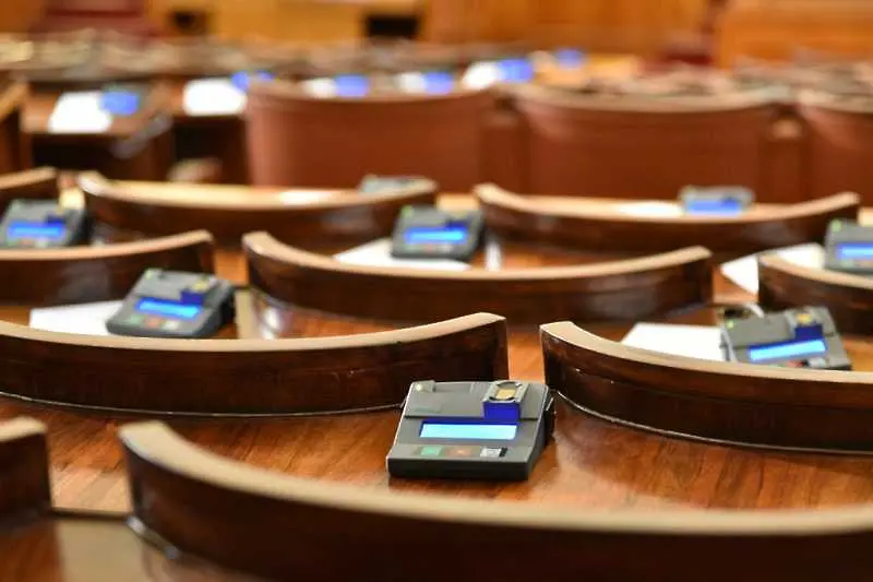 Народното събрание отново работи с електронната система за гласуване