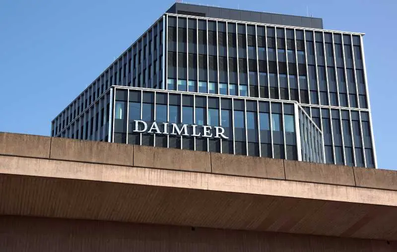 Daimler частично спира производството заради недостиг на чипове