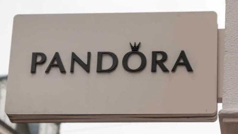Pandora вече няма да използва естествени диаманти за бижутата си