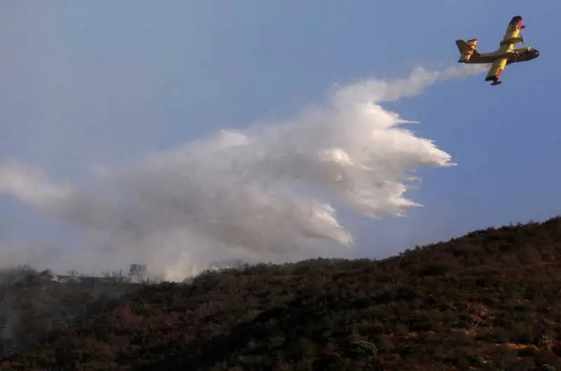 ЕС изпрати четири самолета за борба с пожарите в Сардиния