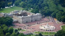 Бъкингамският дворец отваря градините си за посетители 