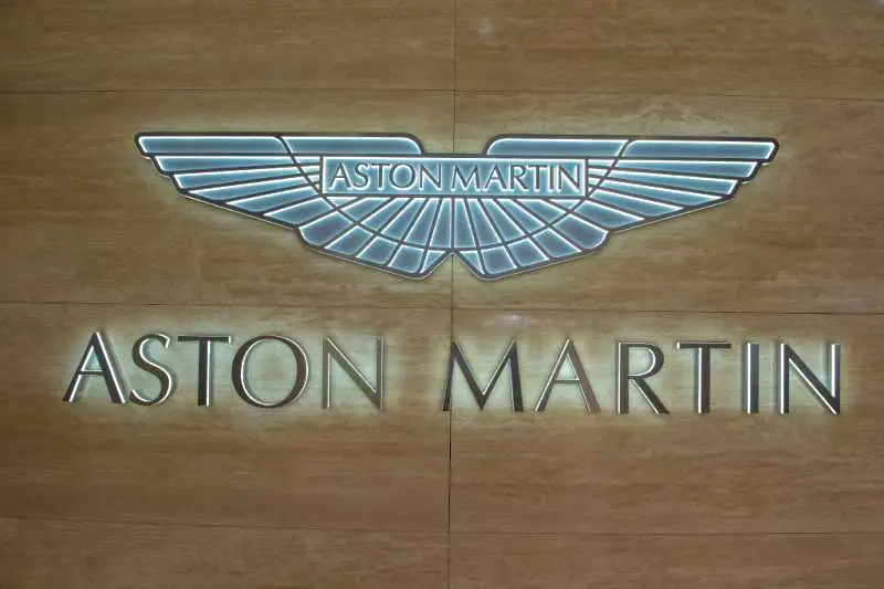 Aston Martin отчете огромен ръст в продажбите, основно заради първия си SUV