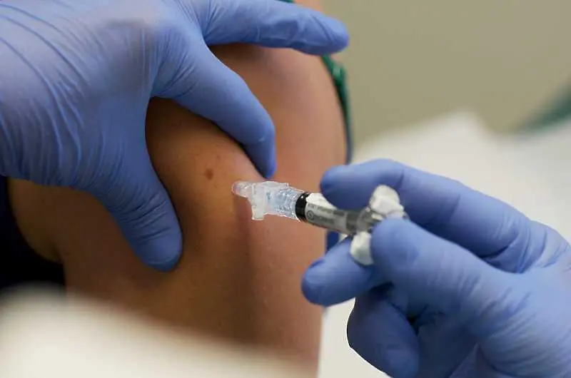 Медицинска сестра в Германия инжектирала 9000 души със солен разтвор, вместо с ваксина