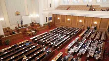 Здравни инспектори провериха носят ли депутатите маски в парламента