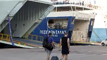 Силни ветрове спряха фериботите в Гърция