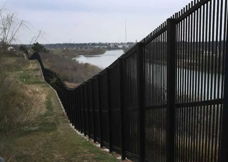 Литва и Латвия започнаха да строят ограда на границата с Беларус